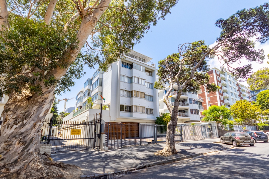 To Let 1 Bedroom Property for Rent in Sea Point Western Cape